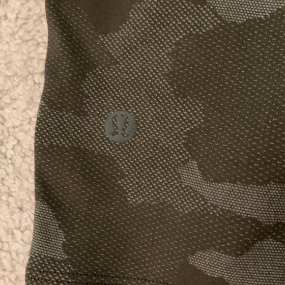 Lululemon THE liner less shorts dark green color - Picture 4 of 6
